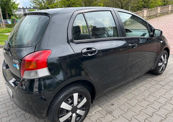Toyota Yaris cena 15500 przebieg: 126000, rok produkcji 2009 z Pobiedziska małe 497